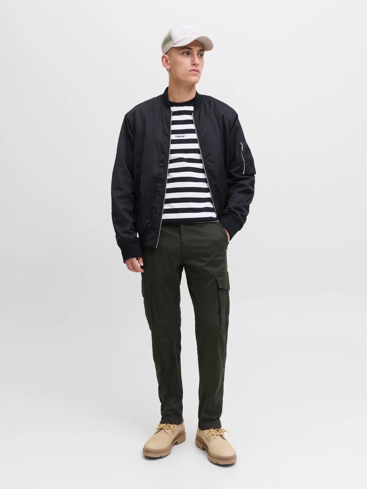 PANTALONES CARGO CORTE SLIM FIT